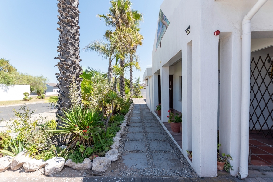 8 Bedroom Property for Sale in Country Club Western Cape